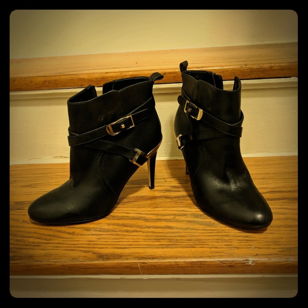 MARC FISHER BLACK HEELED BOOTIES